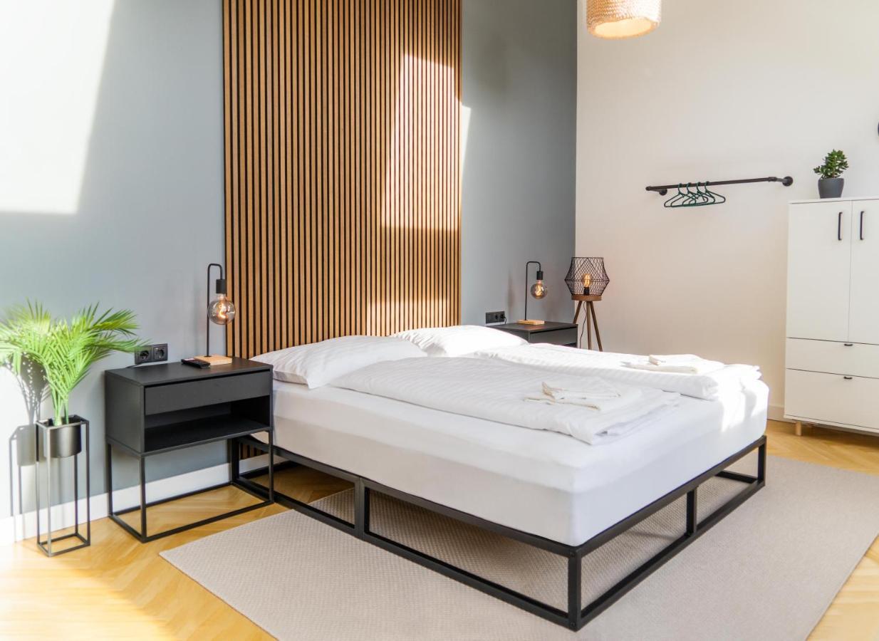 Myflat - Bright Apartment Near Central Station Wina Bagian luar foto