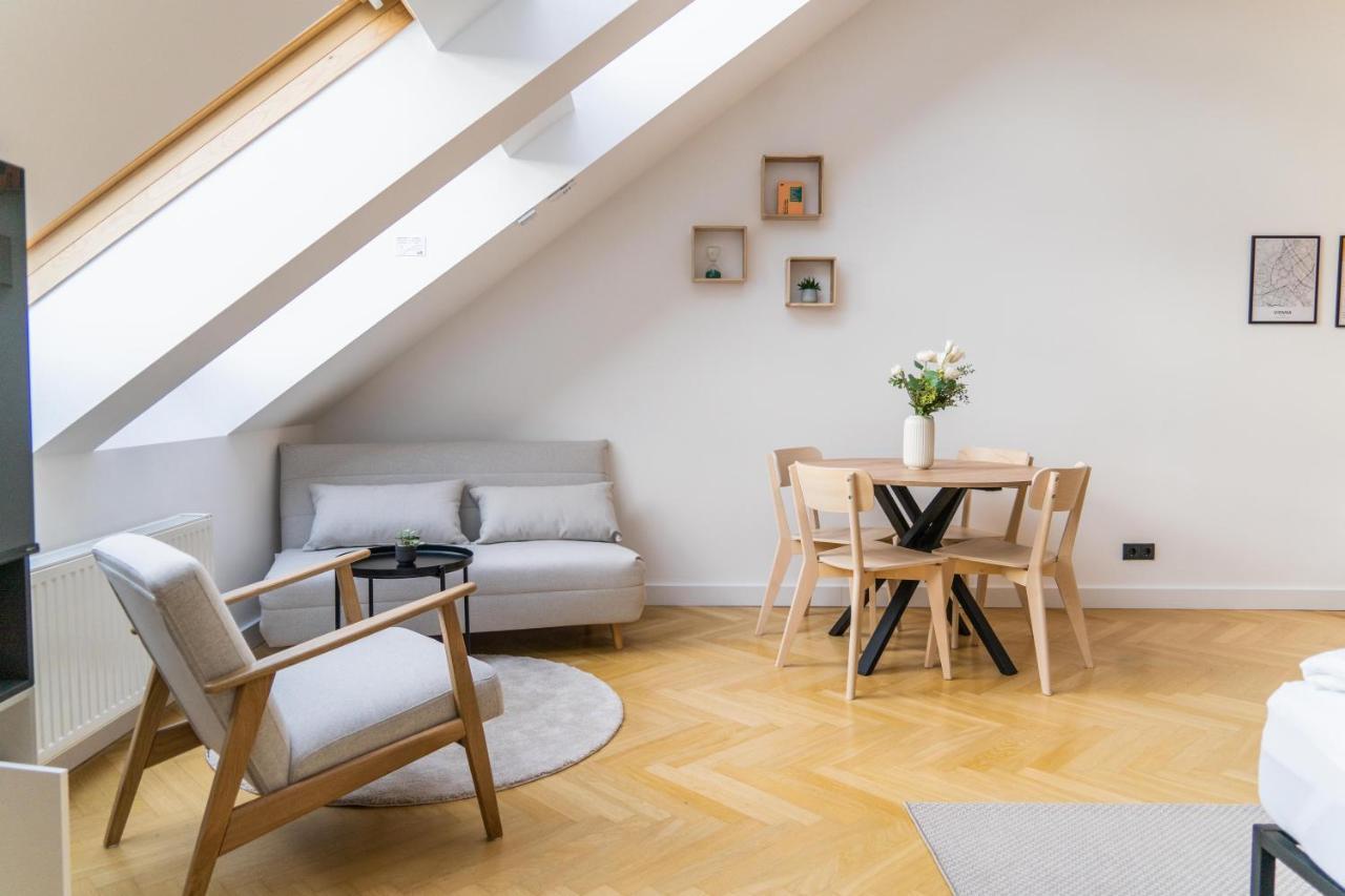 Myflat - Bright Apartment Near Central Station Wina Bagian luar foto