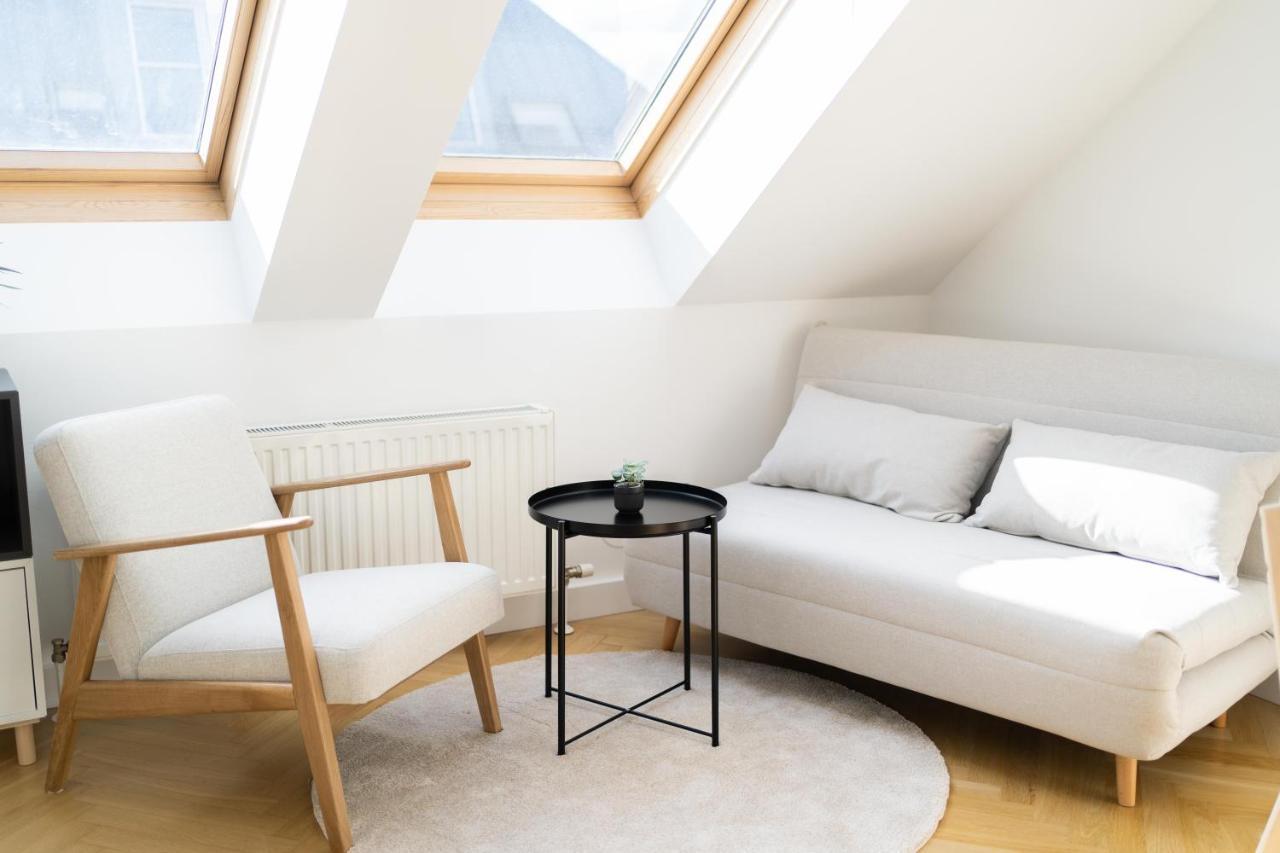 Myflat - Bright Apartment Near Central Station Wina Bagian luar foto