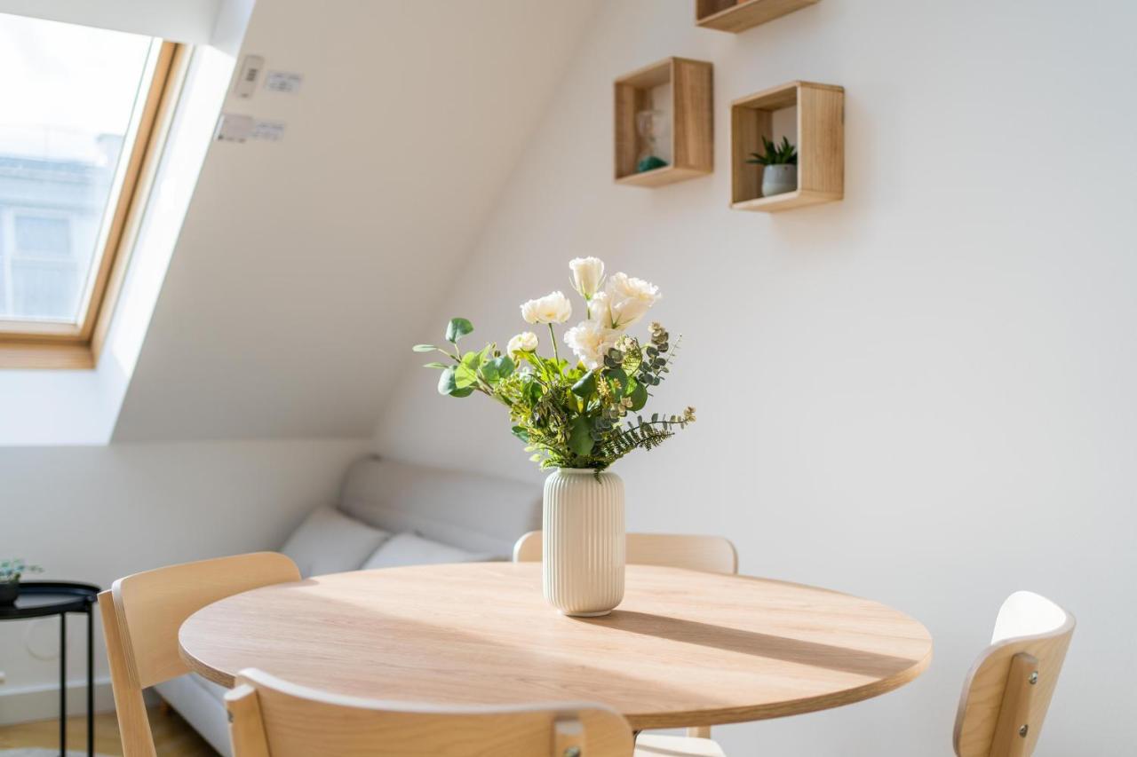 Myflat - Bright Apartment Near Central Station Wina Bagian luar foto