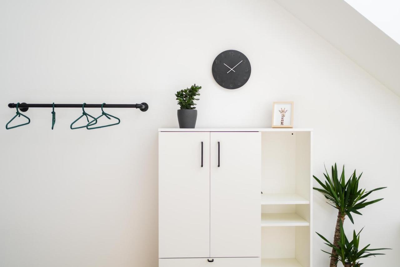 Myflat - Bright Apartment Near Central Station Wina Bagian luar foto