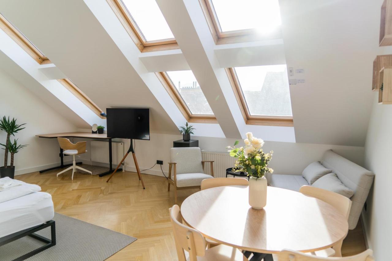 Myflat - Bright Apartment Near Central Station Wina Bagian luar foto