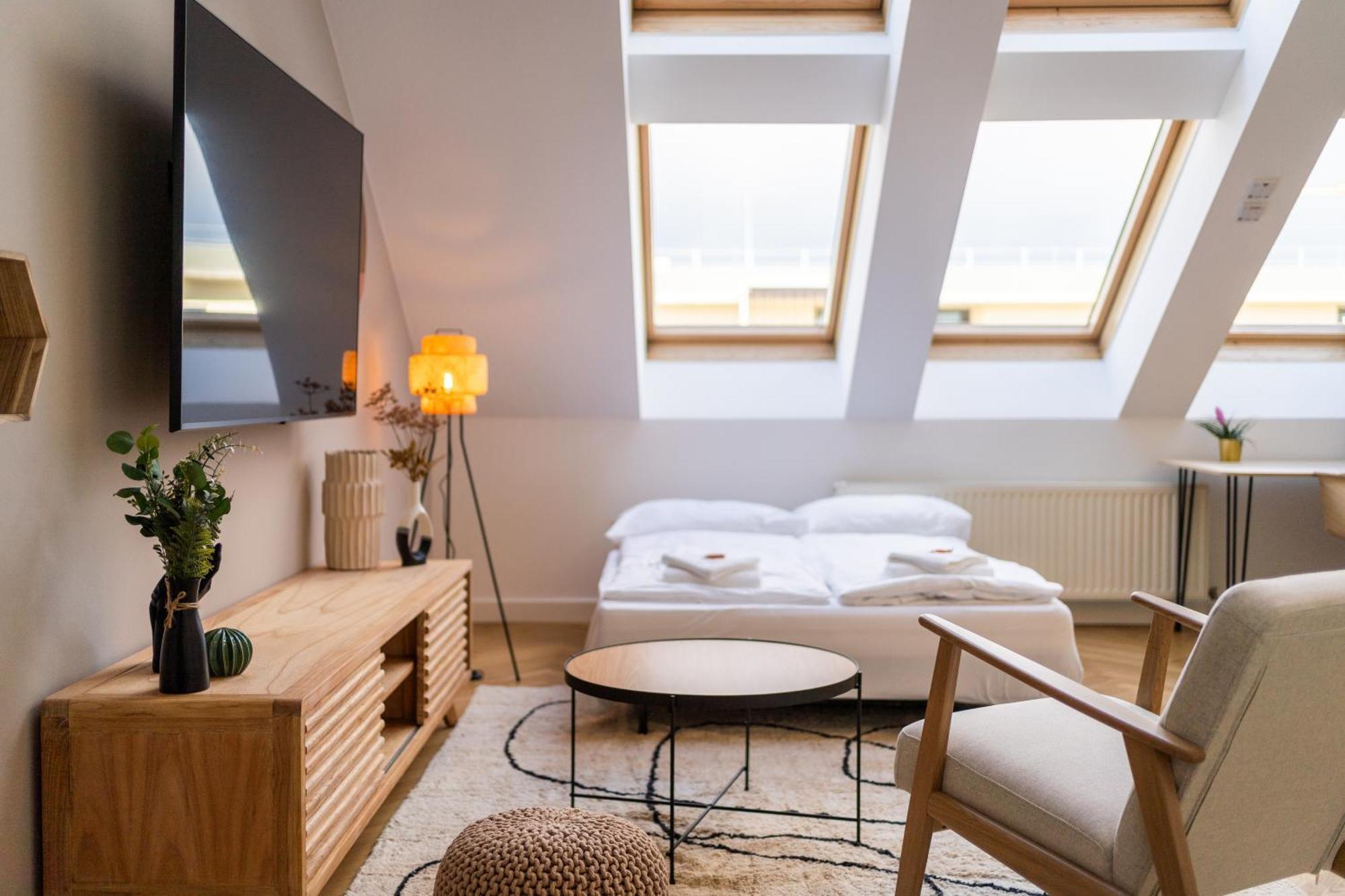 Myflat - Bright Apartment Near Central Station Wina Bagian luar foto