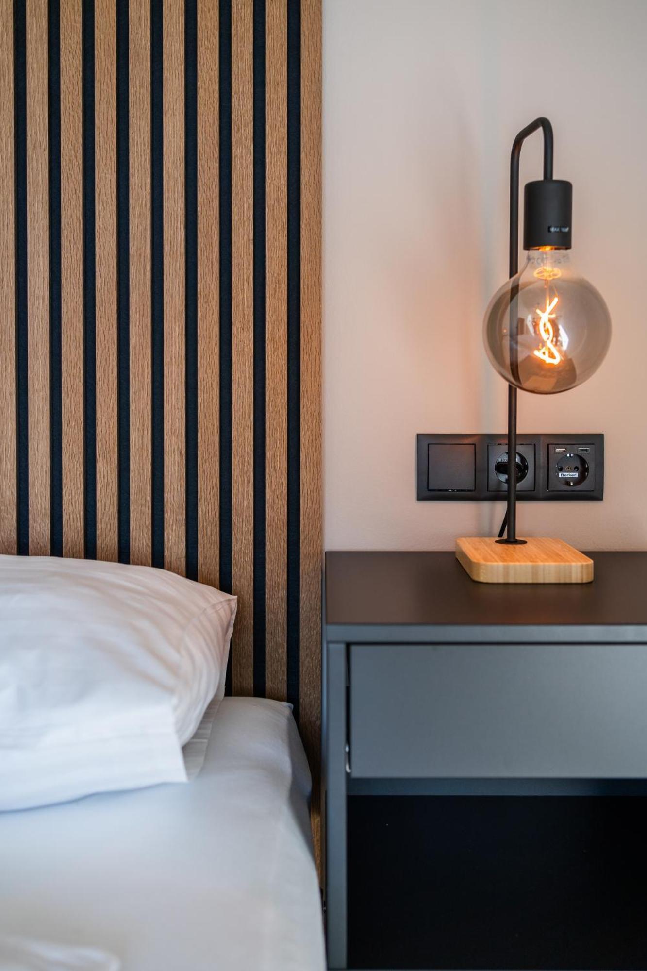 Myflat - Bright Apartment Near Central Station Wina Bagian luar foto