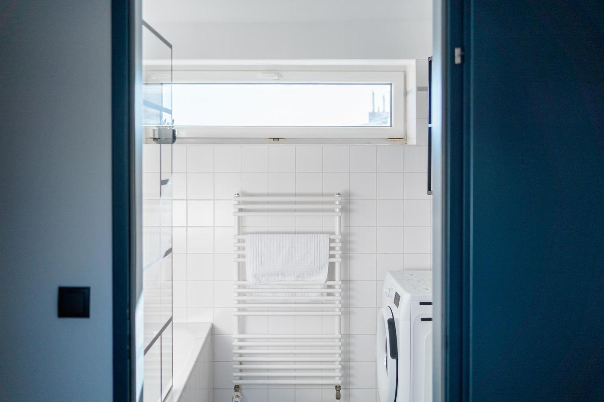 Myflat - Bright Apartment Near Central Station Wina Bagian luar foto