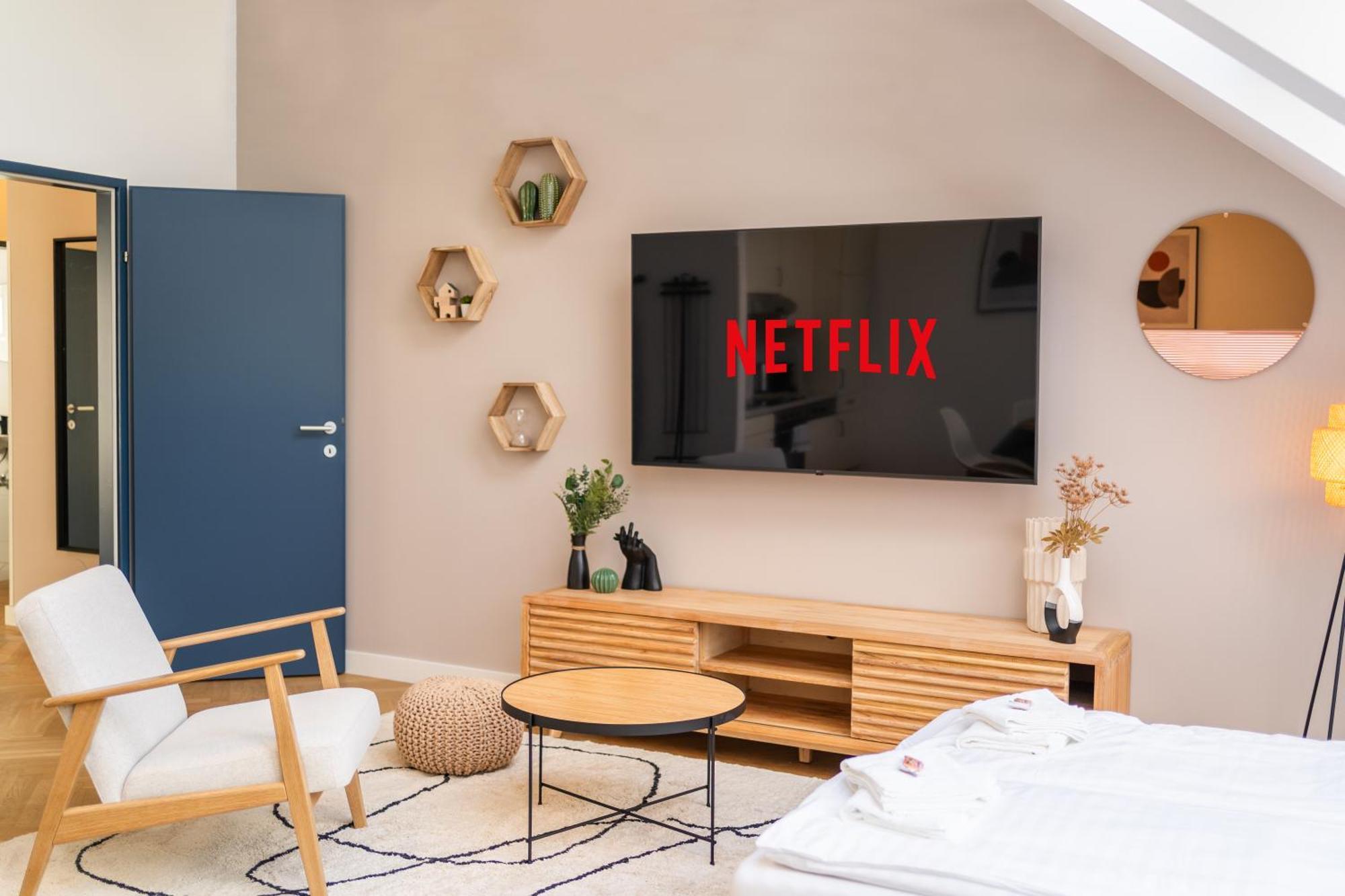 Myflat - Bright Apartment Near Central Station Wina Bagian luar foto