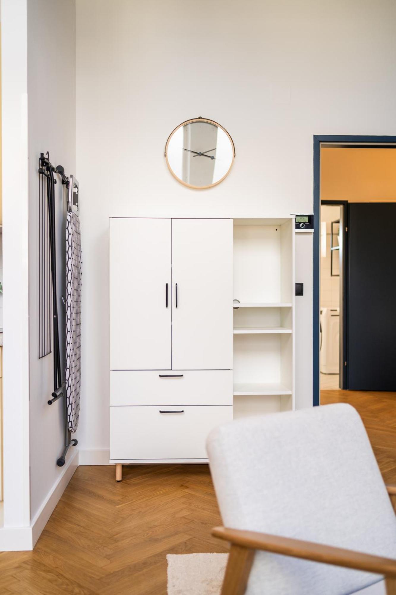 Myflat - Bright Apartment Near Central Station Wina Bagian luar foto