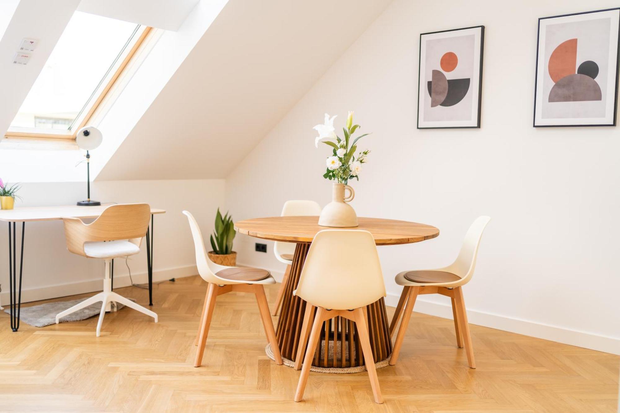 Myflat - Bright Apartment Near Central Station Wina Bagian luar foto