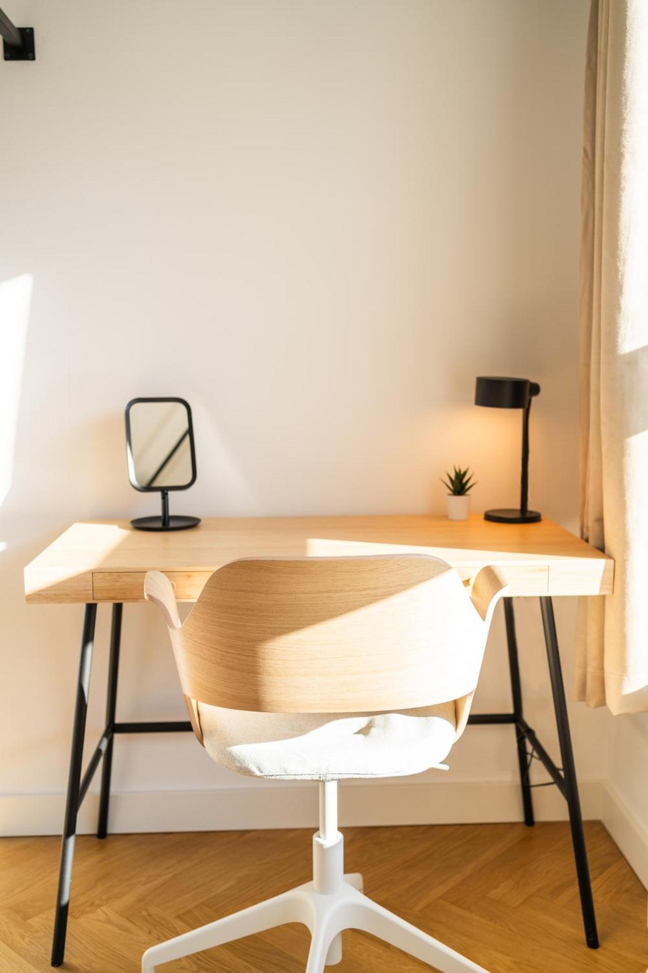 Myflat - Bright Apartment Near Central Station Wina Bagian luar foto