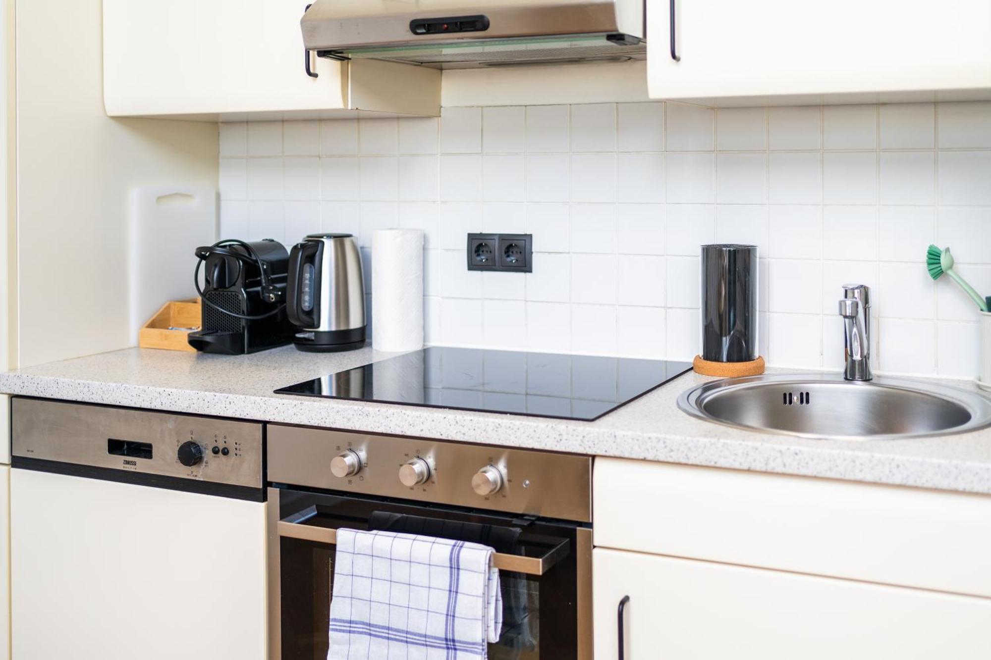 Myflat - Bright Apartment Near Central Station Wina Bagian luar foto