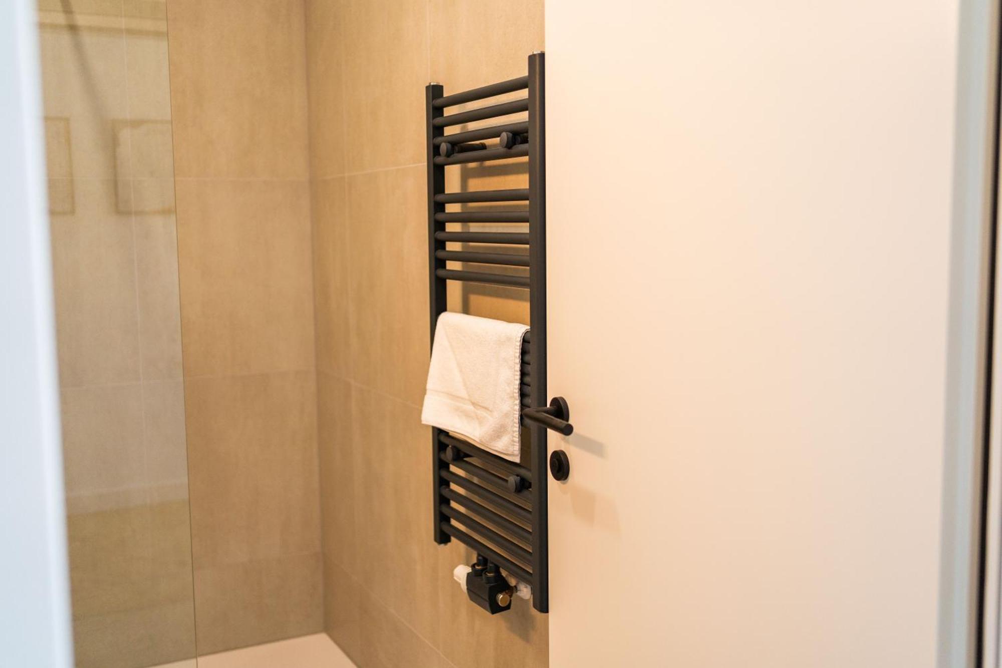 Myflat - Bright Apartment Near Central Station Wina Bagian luar foto