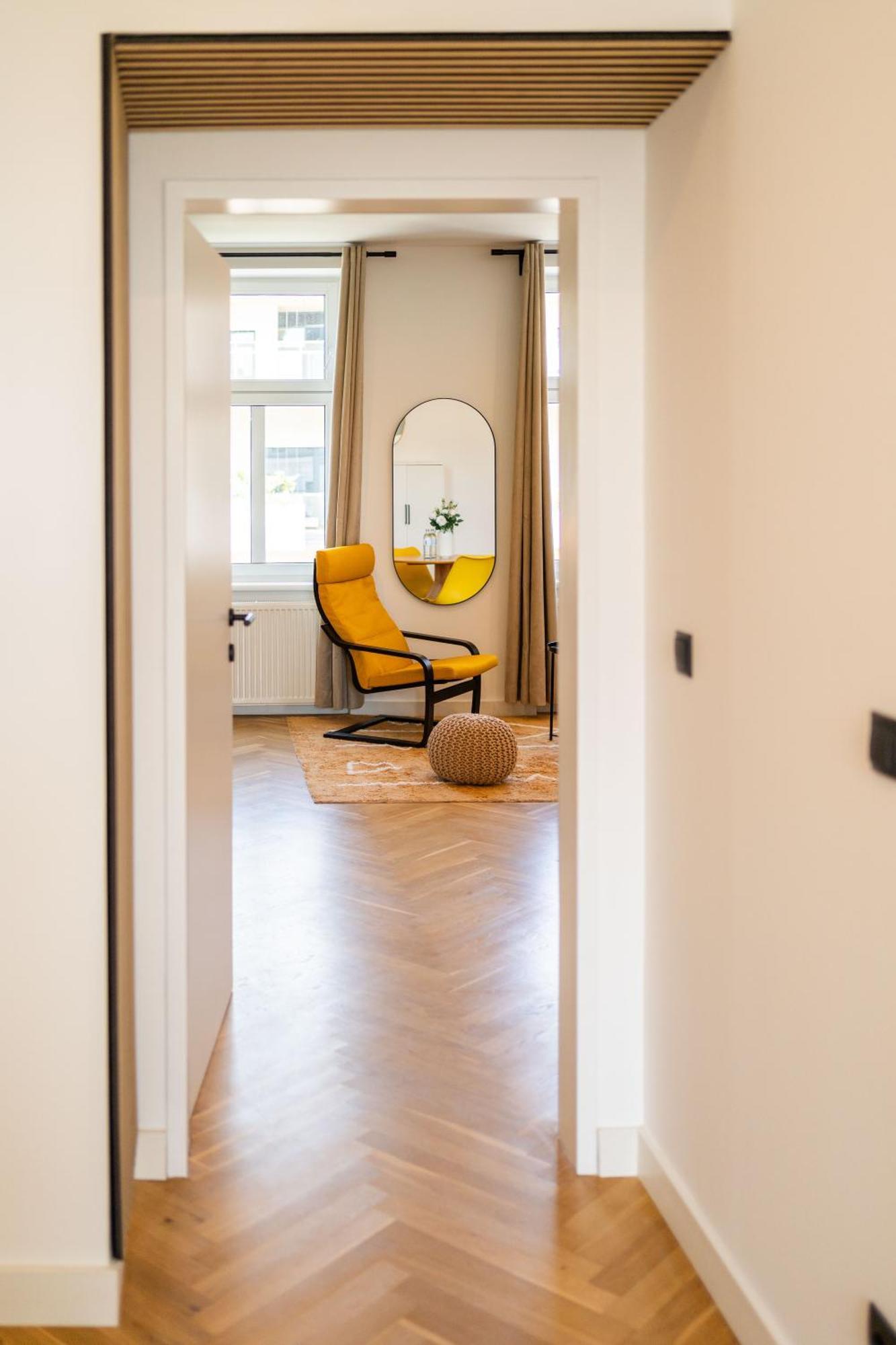 Myflat - Bright Apartment Near Central Station Wina Bagian luar foto