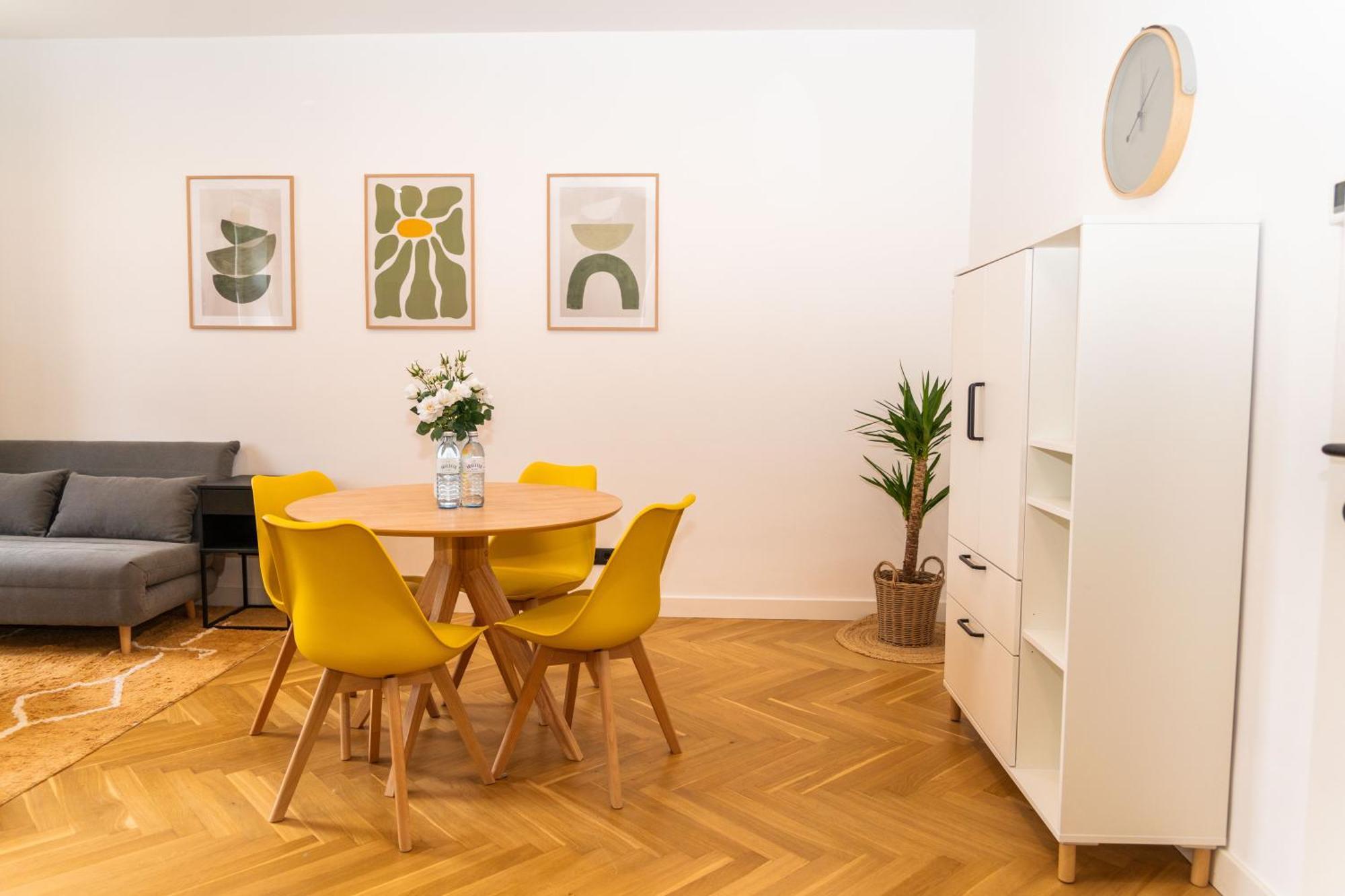 Myflat - Bright Apartment Near Central Station Wina Bagian luar foto