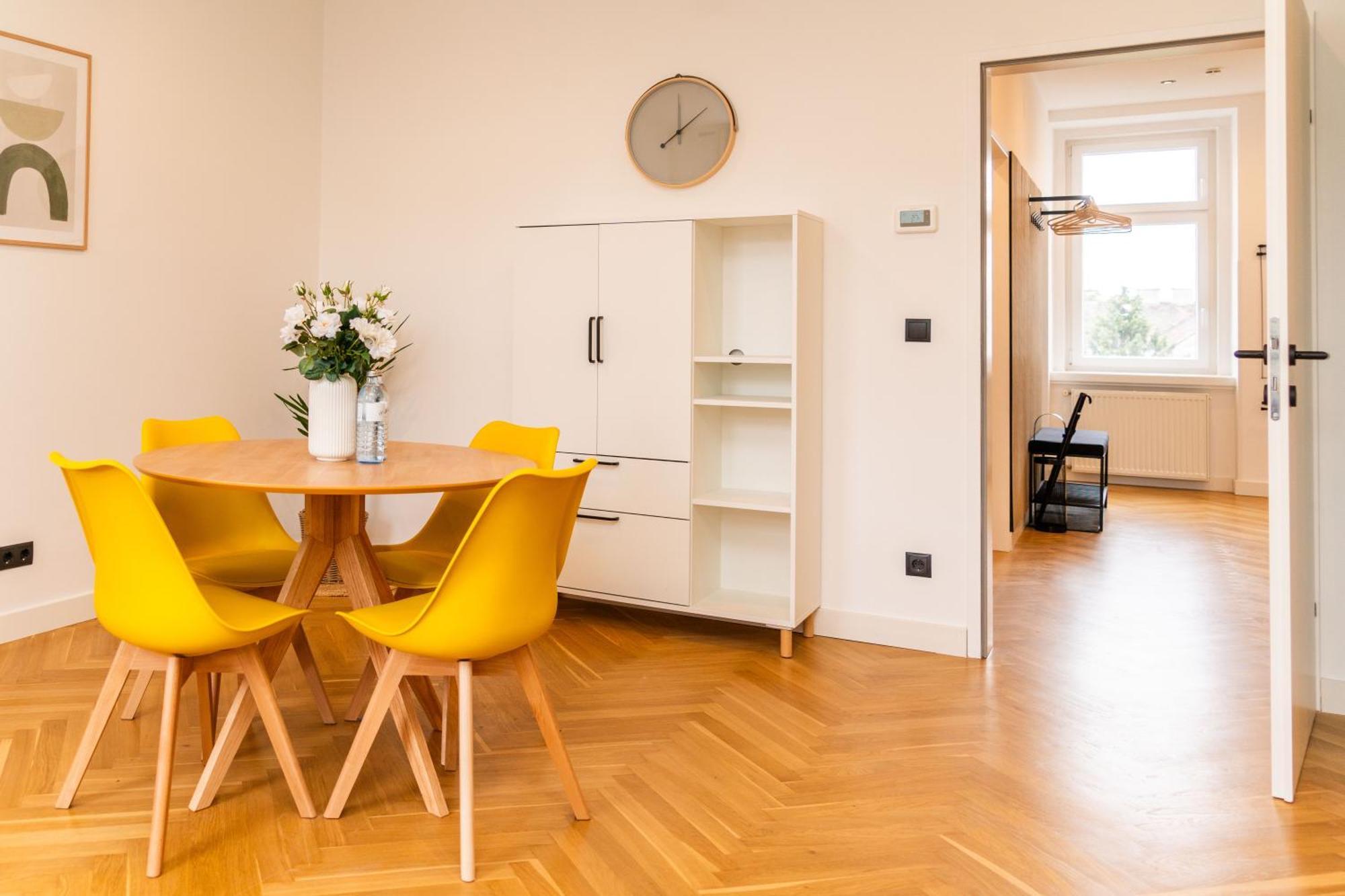 Myflat - Bright Apartment Near Central Station Wina Bagian luar foto