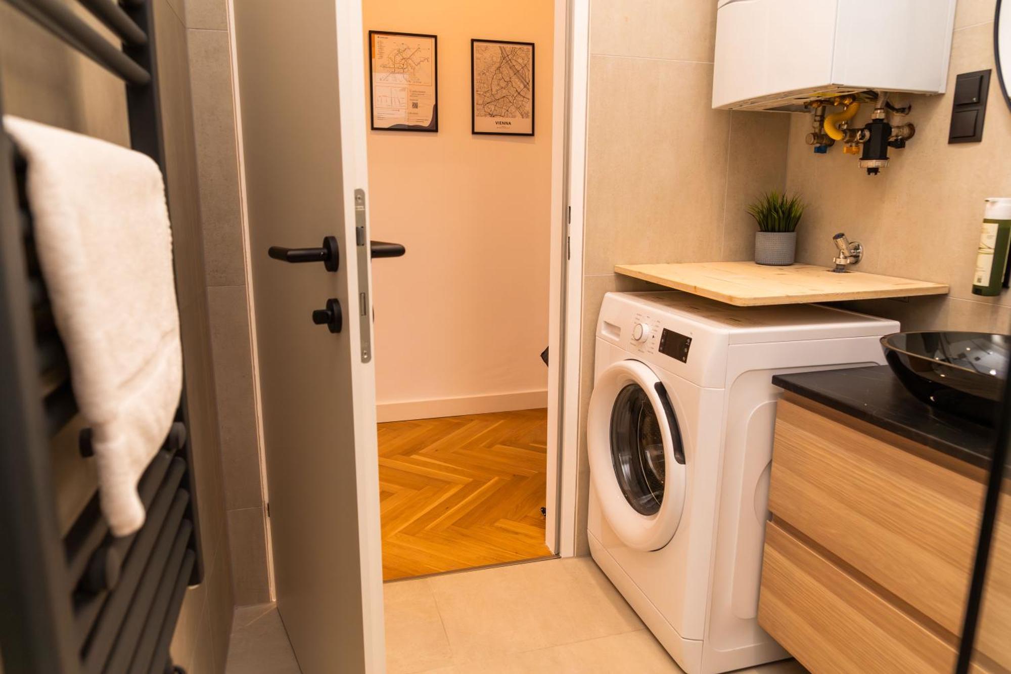 Myflat - Bright Apartment Near Central Station Wina Bagian luar foto