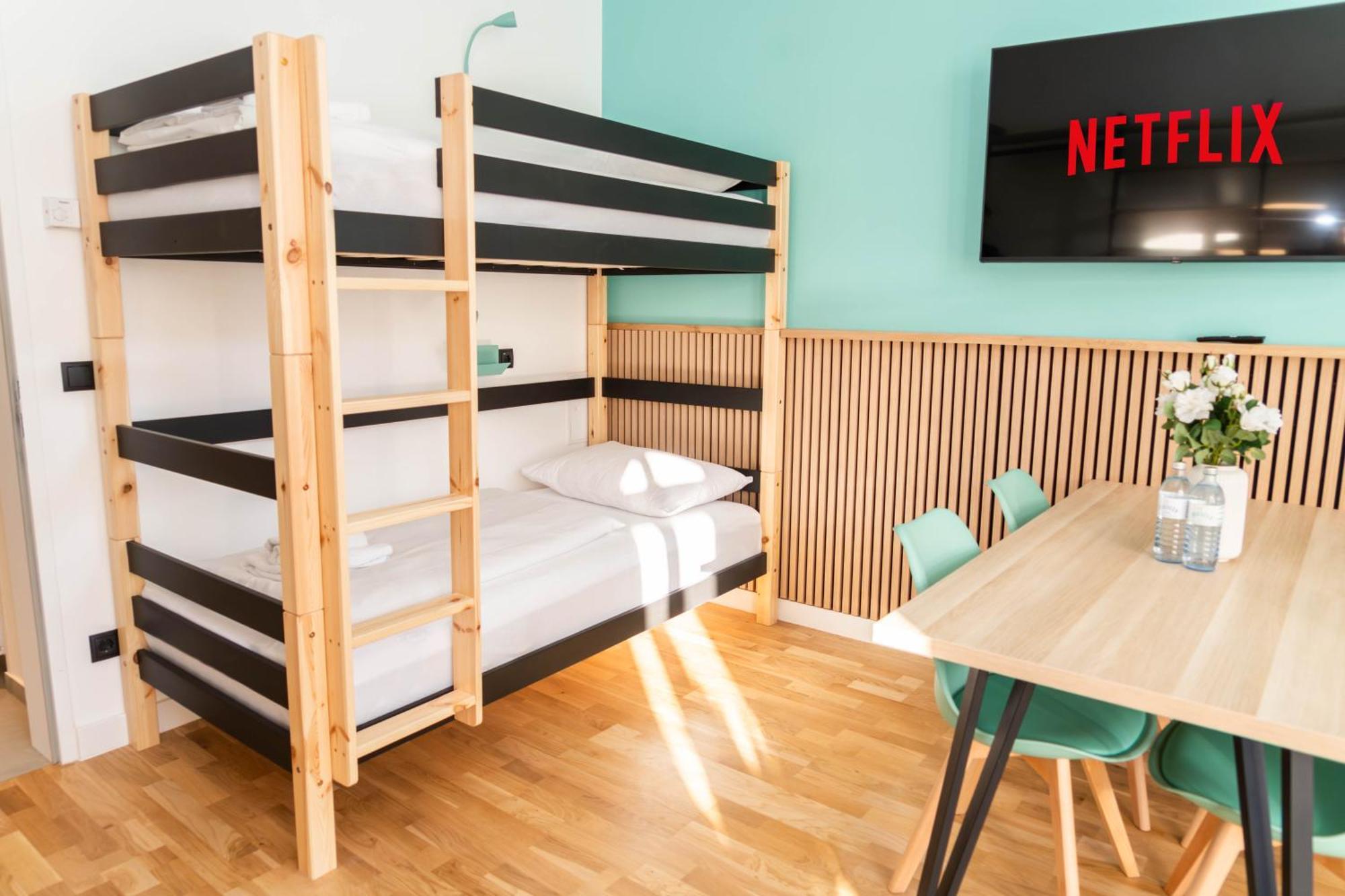 Myflat - Bright Apartment Near Central Station Wina Bagian luar foto