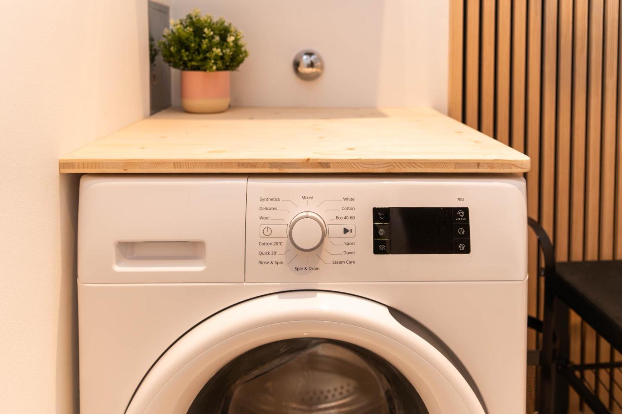 Myflat - Bright Apartment Near Central Station Wina Bagian luar foto